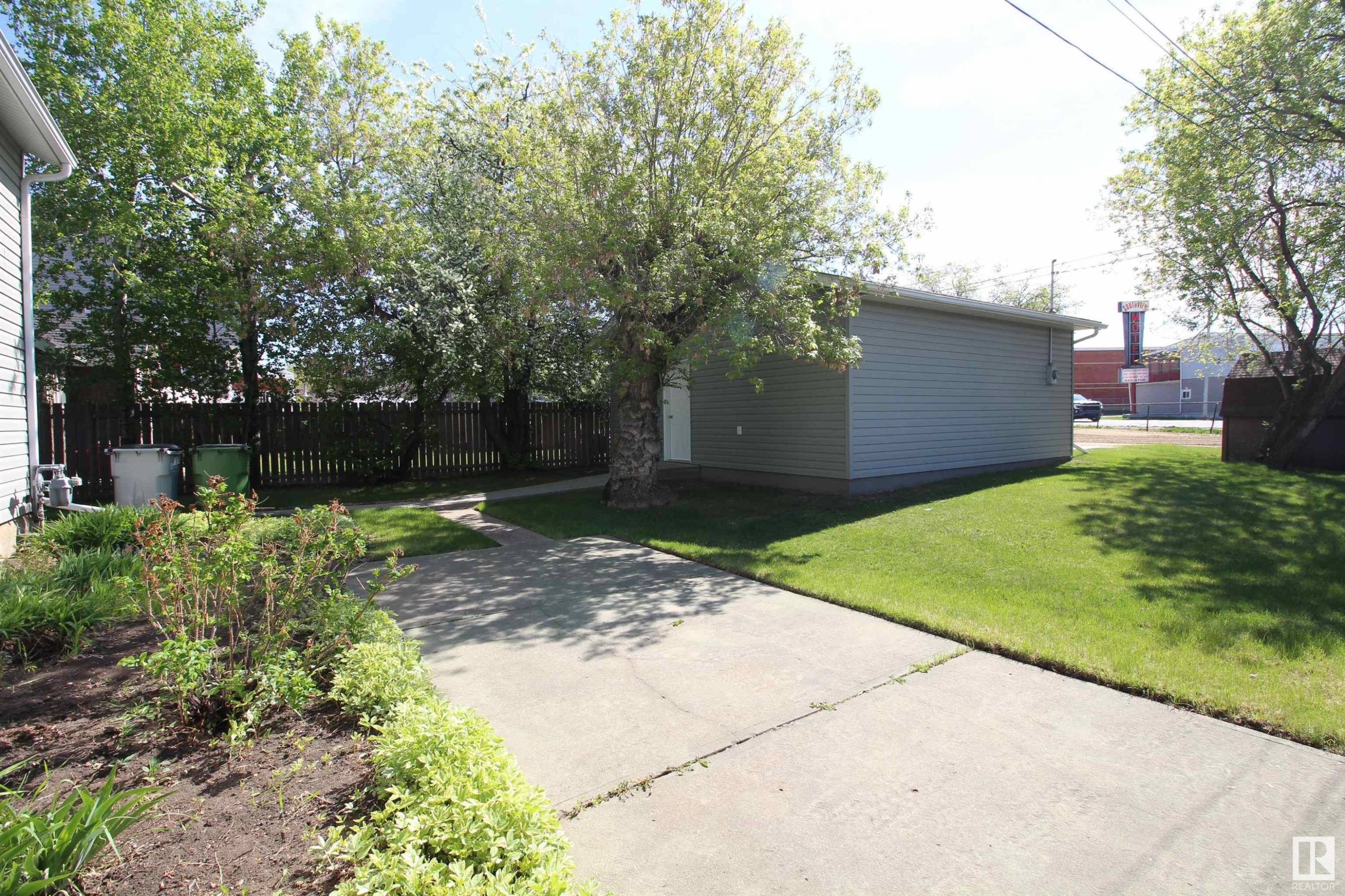 












9915 104 Street

,
Westlock,




AB
T7P 1T3

