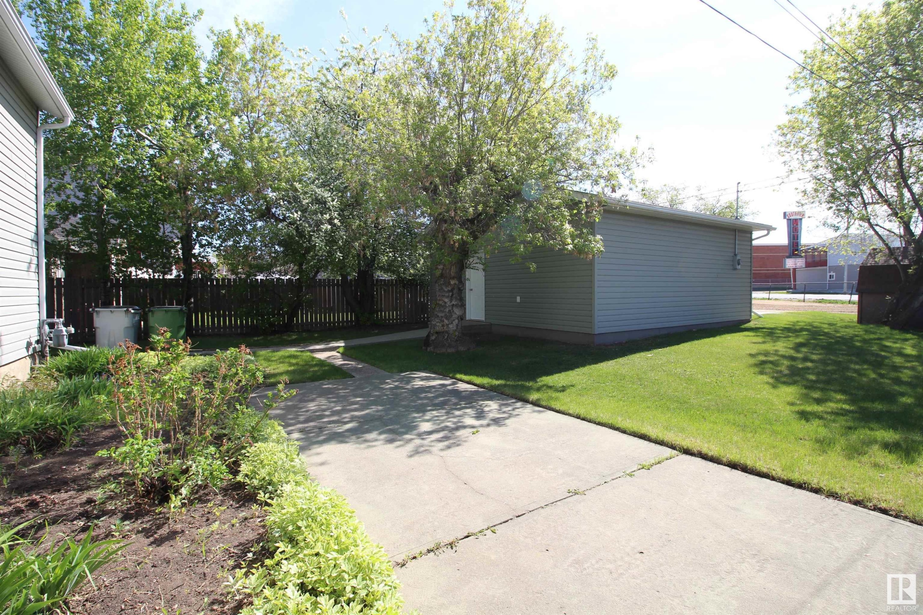 












9915 104 Street

,
Westlock,




AB
T7P 1T3

