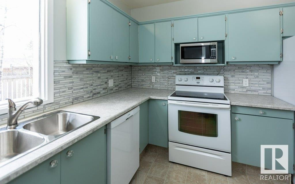 












9915 104 Street

,
Westlock,




AB
T7P 1T3

