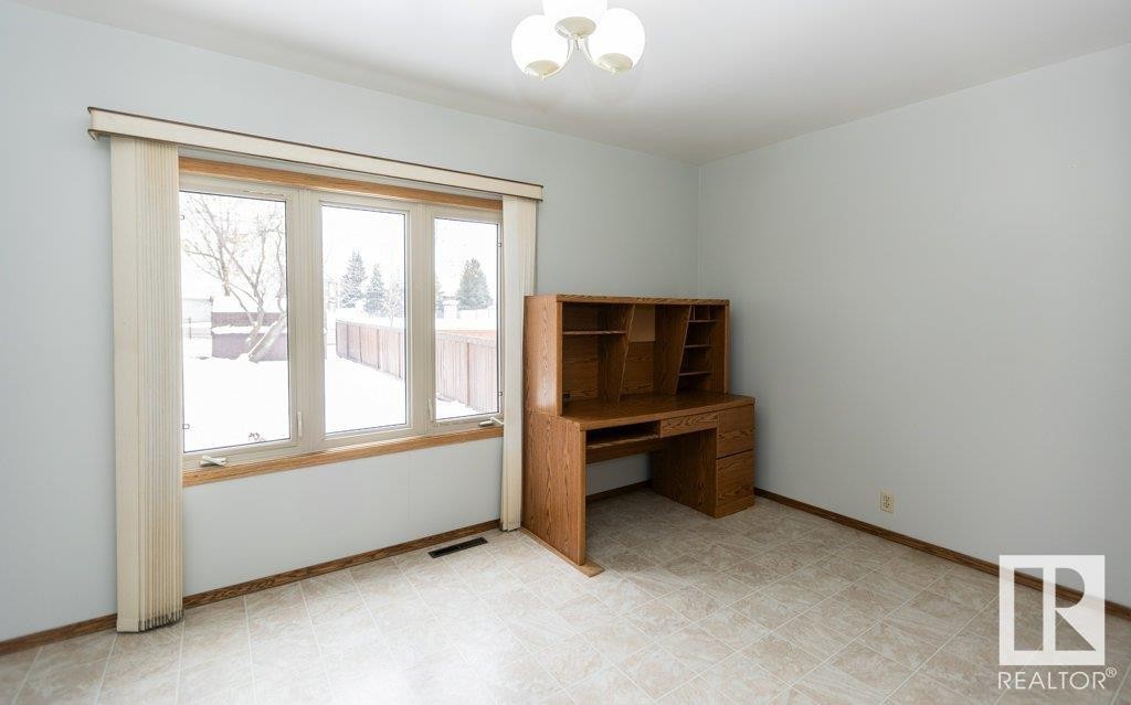 












9915 104 Street

,
Westlock,




AB
T7P 1T3

