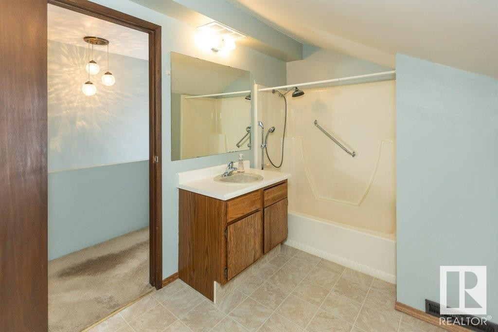 












9915 104 Street

,
Westlock,




AB
T7P 1T3

