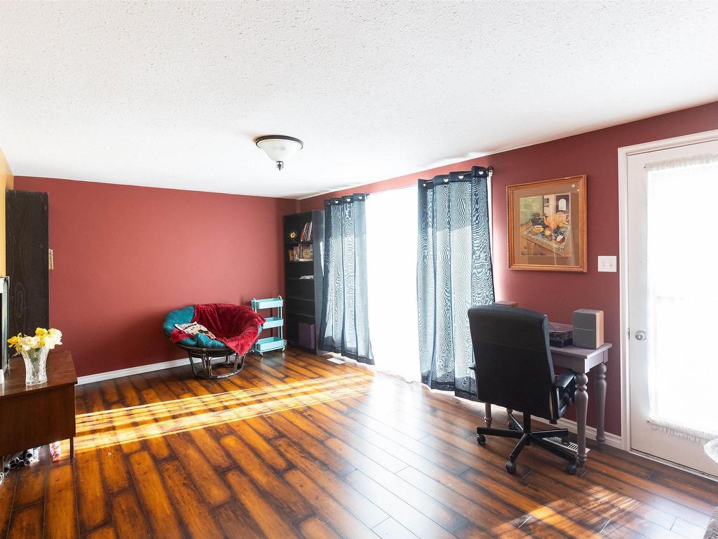 












527 5th Street

,
Rural Lac Ste. Anne County,




AB
T0E 1A6

