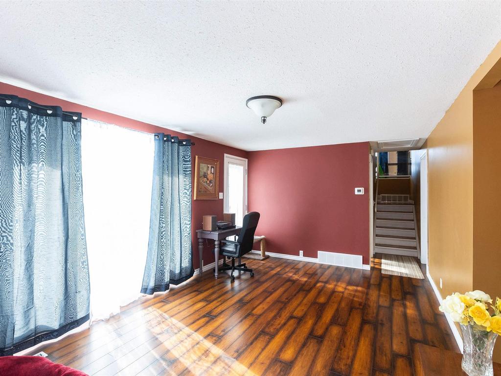 












527 5th Street

,
Rural Lac Ste. Anne County,




AB
T0E 1A6

