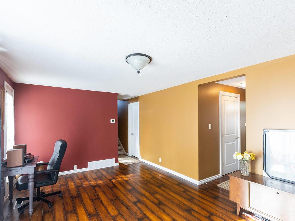 












527 5th Street

,
Rural Lac Ste. Anne County,




AB
T0E 1A6

