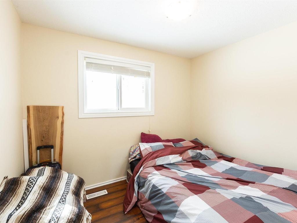 












527 5th Street

,
Rural Lac Ste. Anne County,




AB
T0E 1A6

