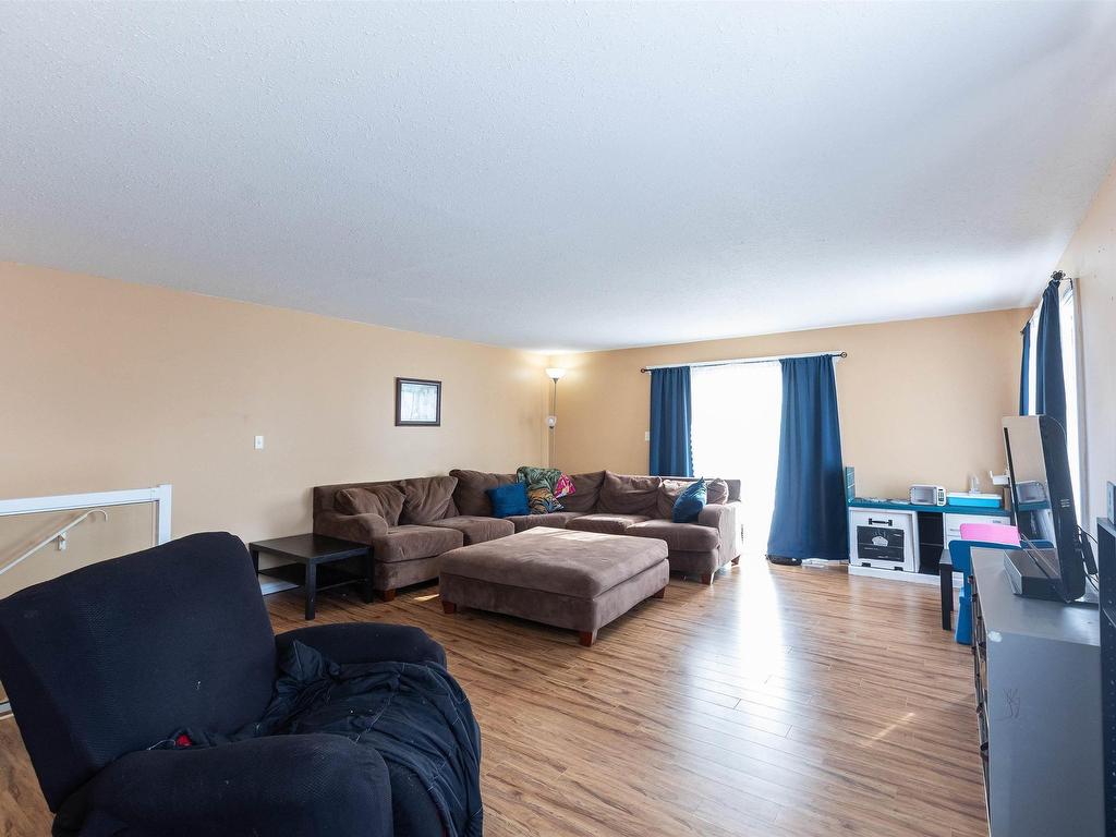 












527 5th Street

,
Rural Lac Ste. Anne County,




AB
T0E 1A6

