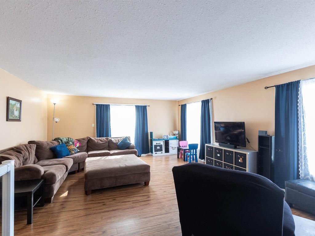 












527 5th Street

,
Rural Lac Ste. Anne County,




AB
T0E 1A6

