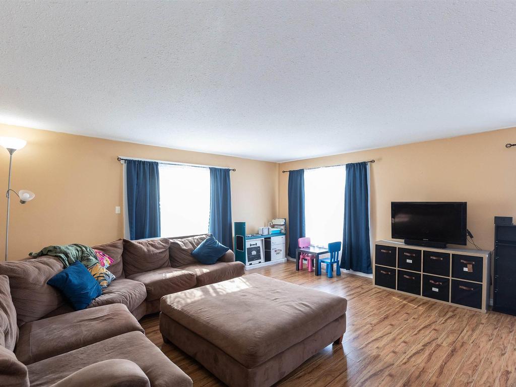












527 5th Street

,
Rural Lac Ste. Anne County,




AB
T0E 1A6

