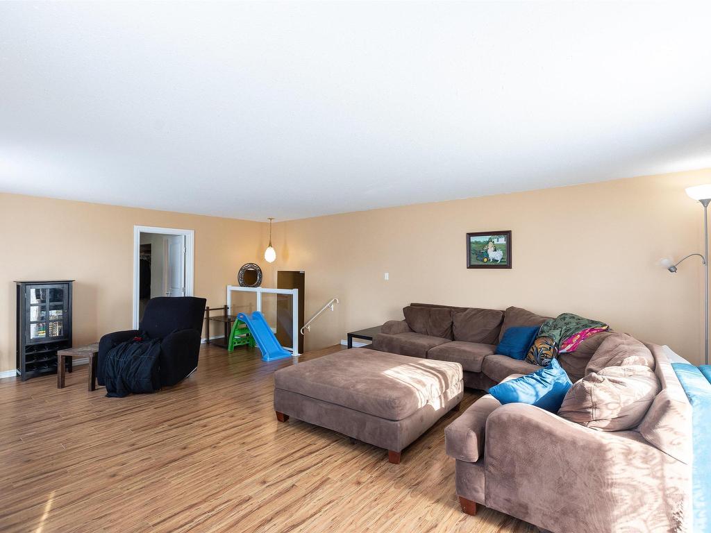 












527 5th Street

,
Rural Lac Ste. Anne County,




AB
T0E 1A6

