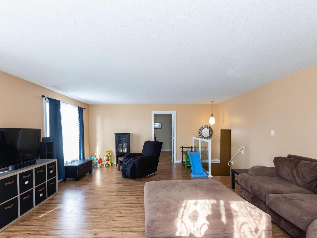 












527 5th Street

,
Rural Lac Ste. Anne County,




AB
T0E 1A6

