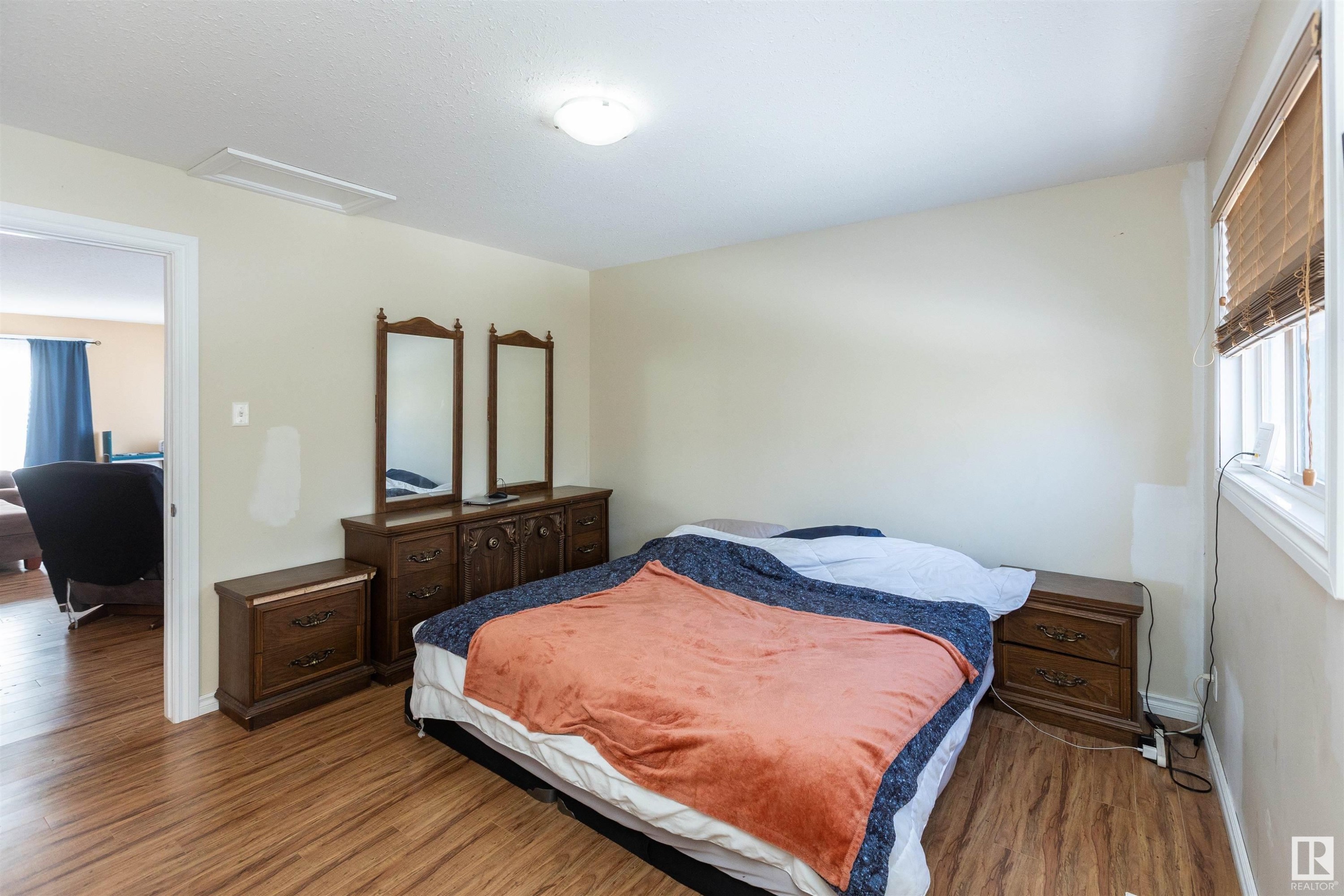 












527 5th Street

,
Rural Lac Ste. Anne County,




AB
T0E 1A6

