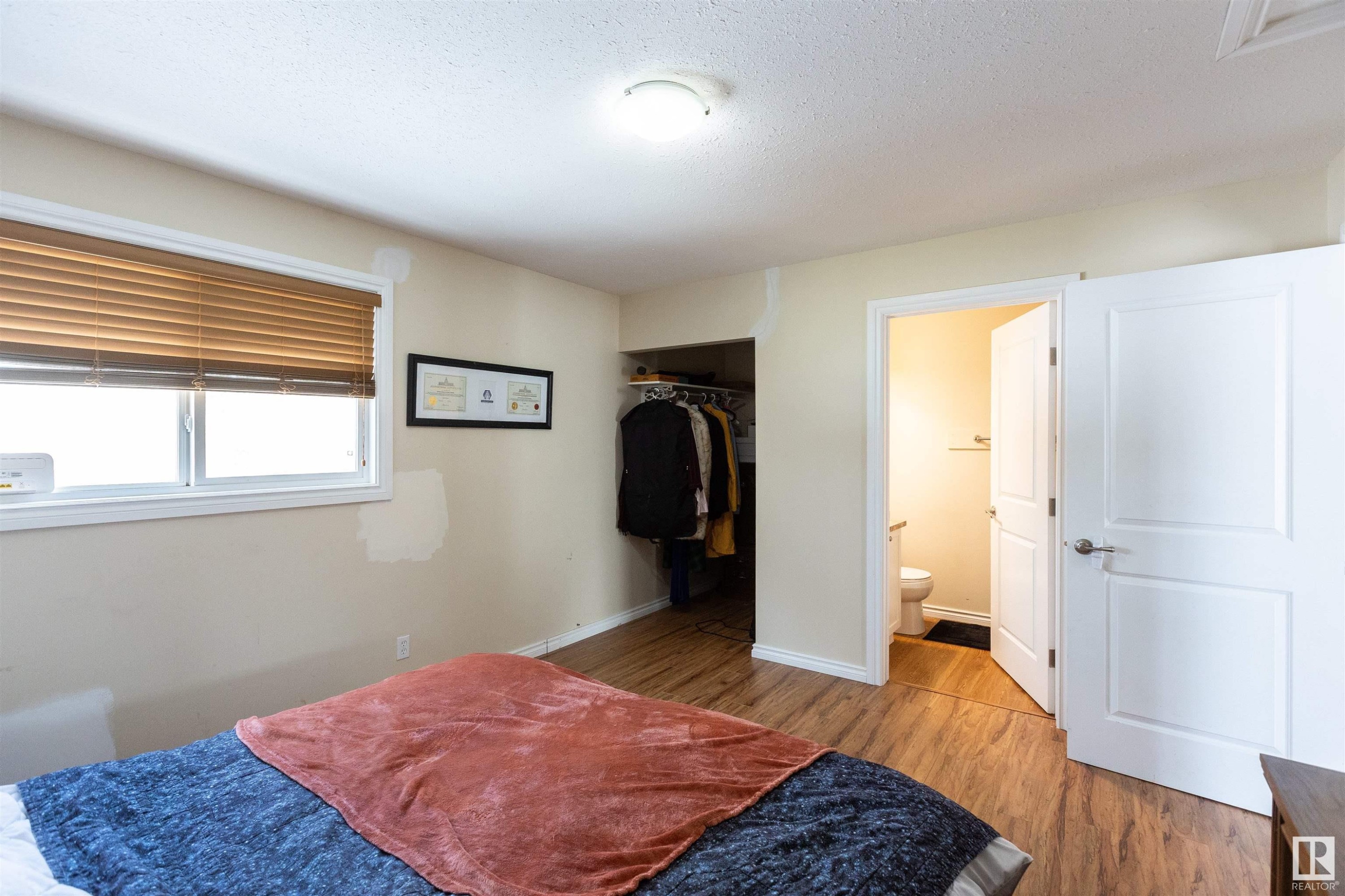 












527 5th Street

,
Rural Lac Ste. Anne County,




AB
T0E 1A6

