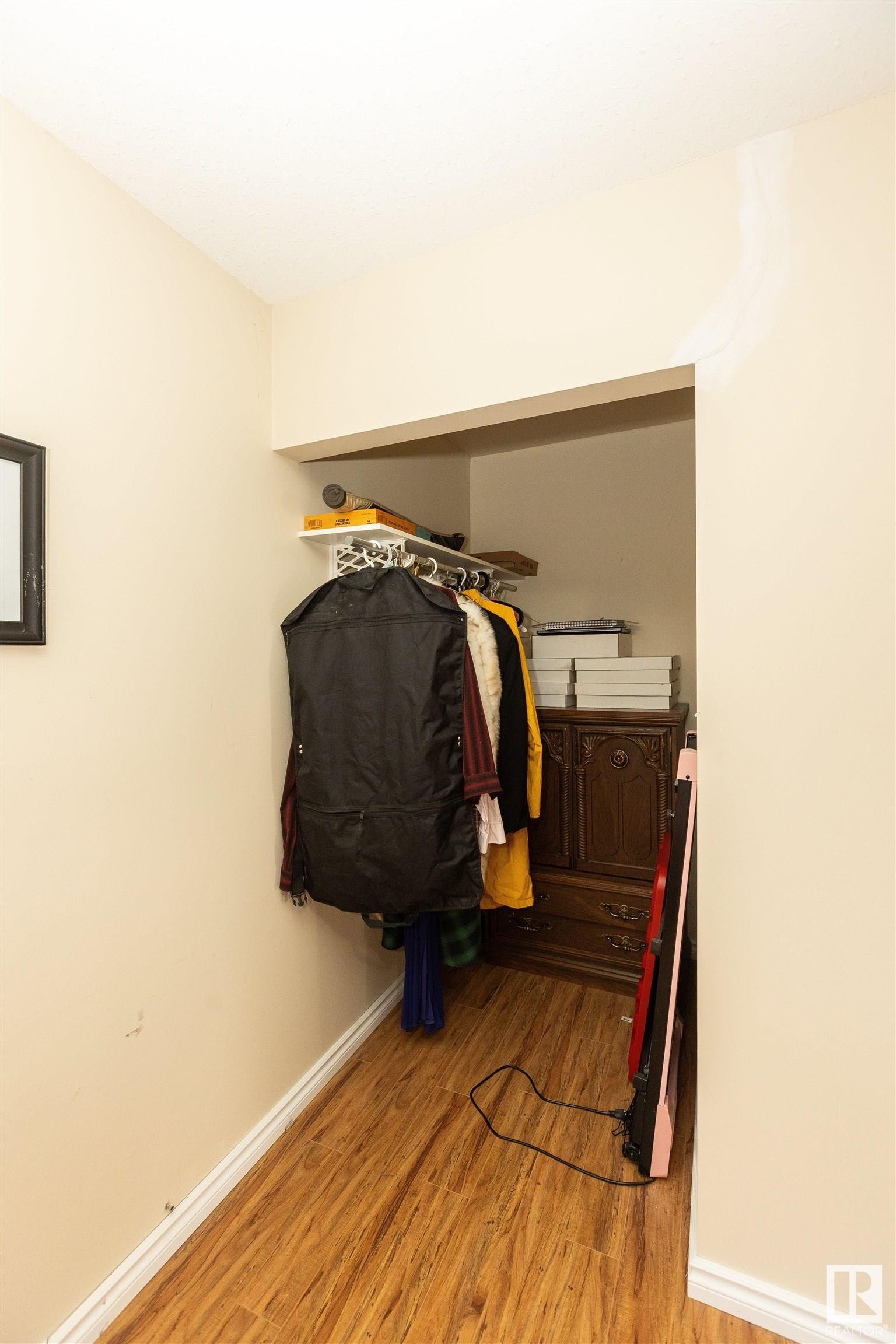












527 5th Street

,
Rural Lac Ste. Anne County,




AB
T0E 1A6

