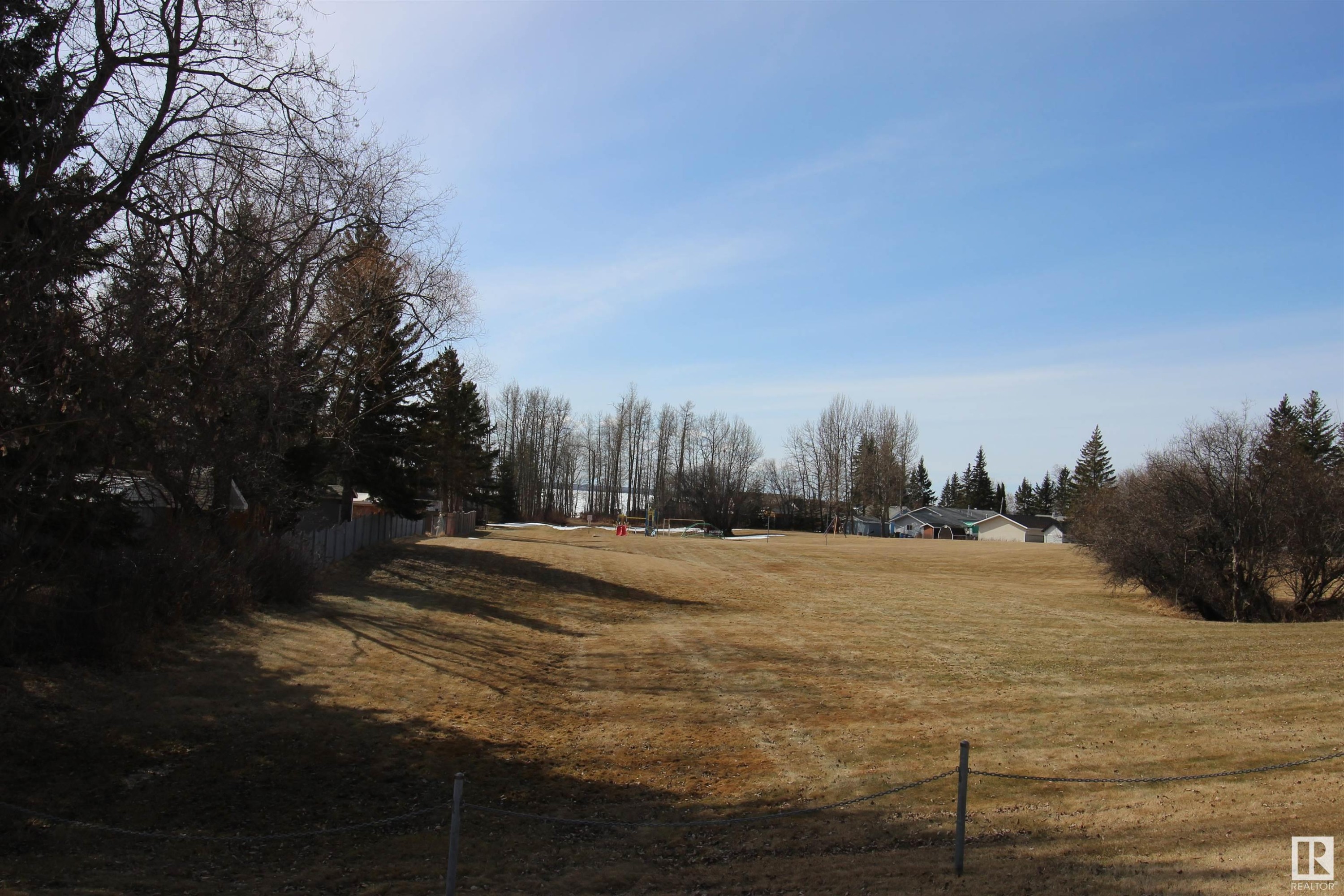 












527 5th Street

,
Rural Lac Ste. Anne County,




AB
T0E 1A6


