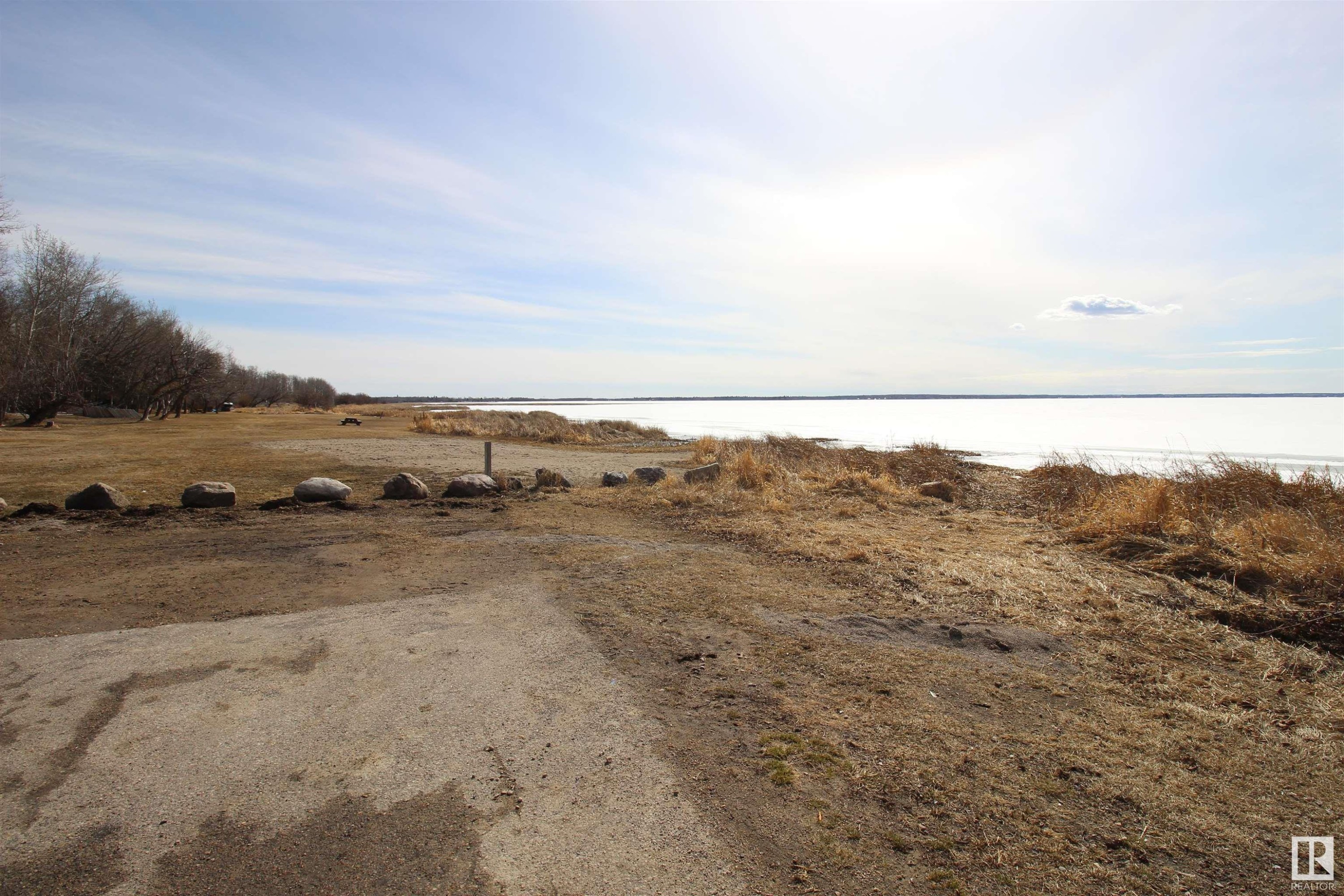 












527 5th Street

,
Rural Lac Ste. Anne County,




AB
T0E 1A6

