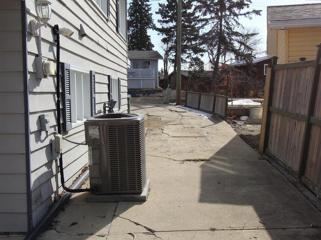 












527 5th Street

,
Rural Lac Ste. Anne County,




AB
T0E 1A6

