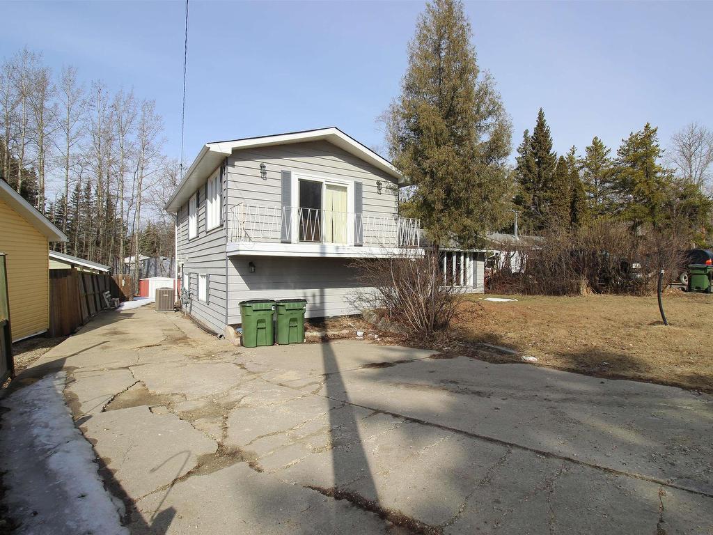 












527 5th Street

,
Rural Lac Ste. Anne County,




AB
T0E 1A6


