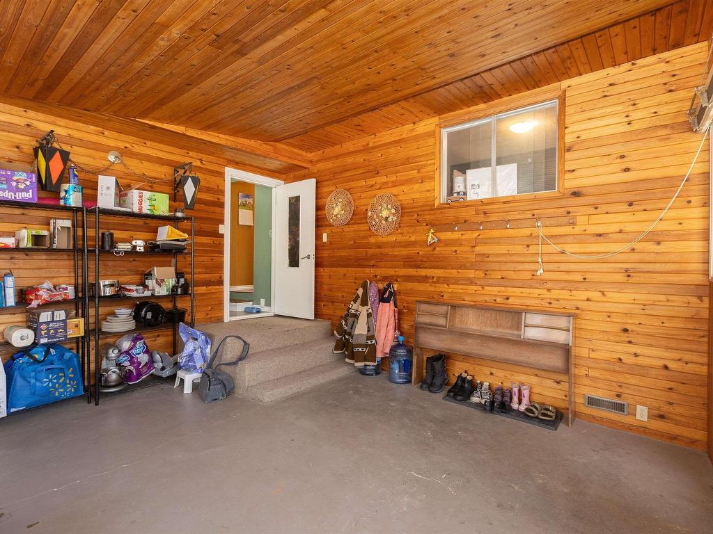 












527 5th Street

,
Rural Lac Ste. Anne County,




AB
T0E 1A6

