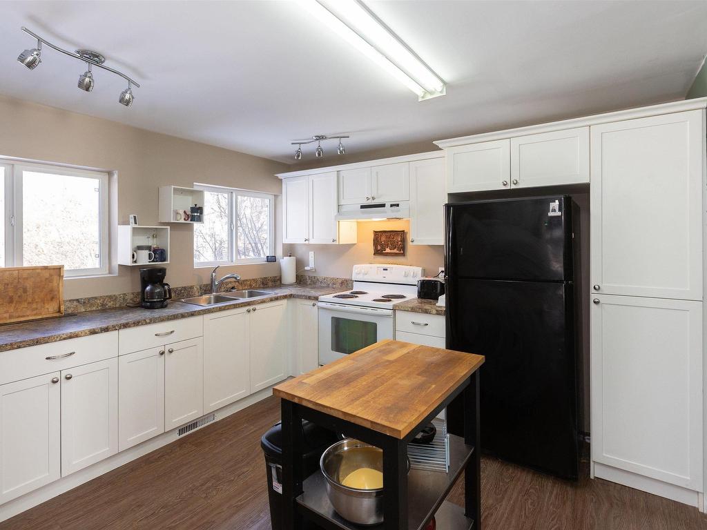 












527 5th Street

,
Rural Lac Ste. Anne County,




AB
T0E 1A6

