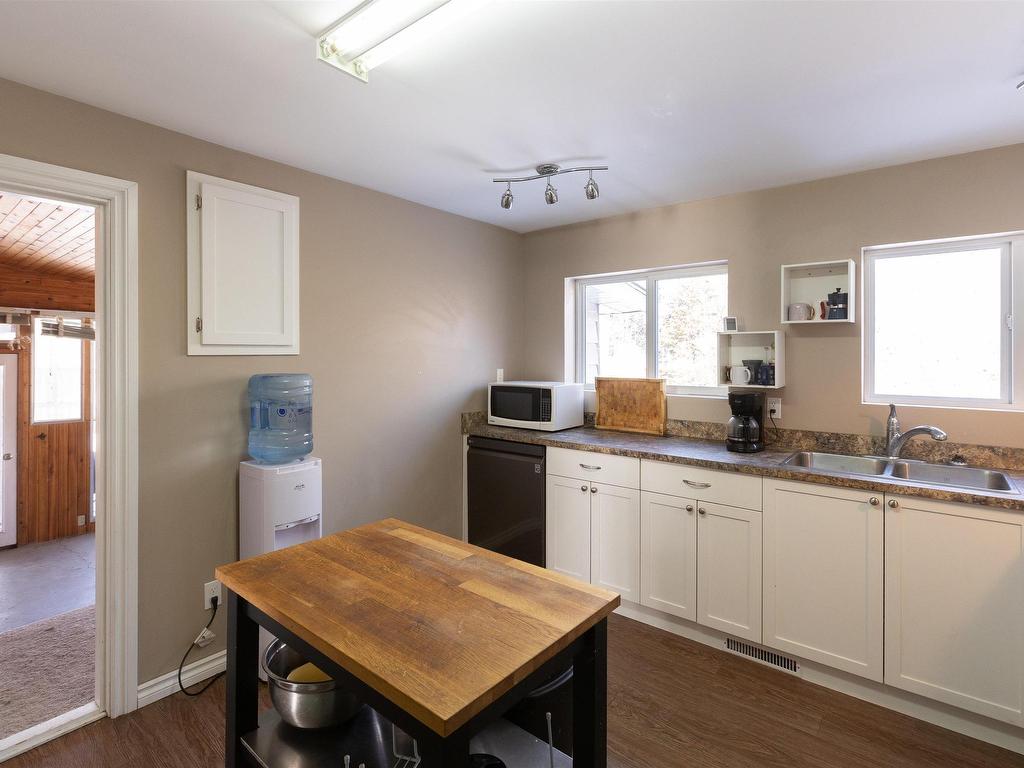 












527 5th Street

,
Rural Lac Ste. Anne County,




AB
T0E 1A6


