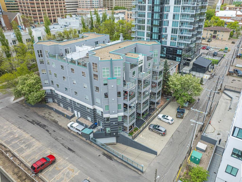 












303 10046 110 Street

,
Edmonton,




AB
T5K 2Y2

