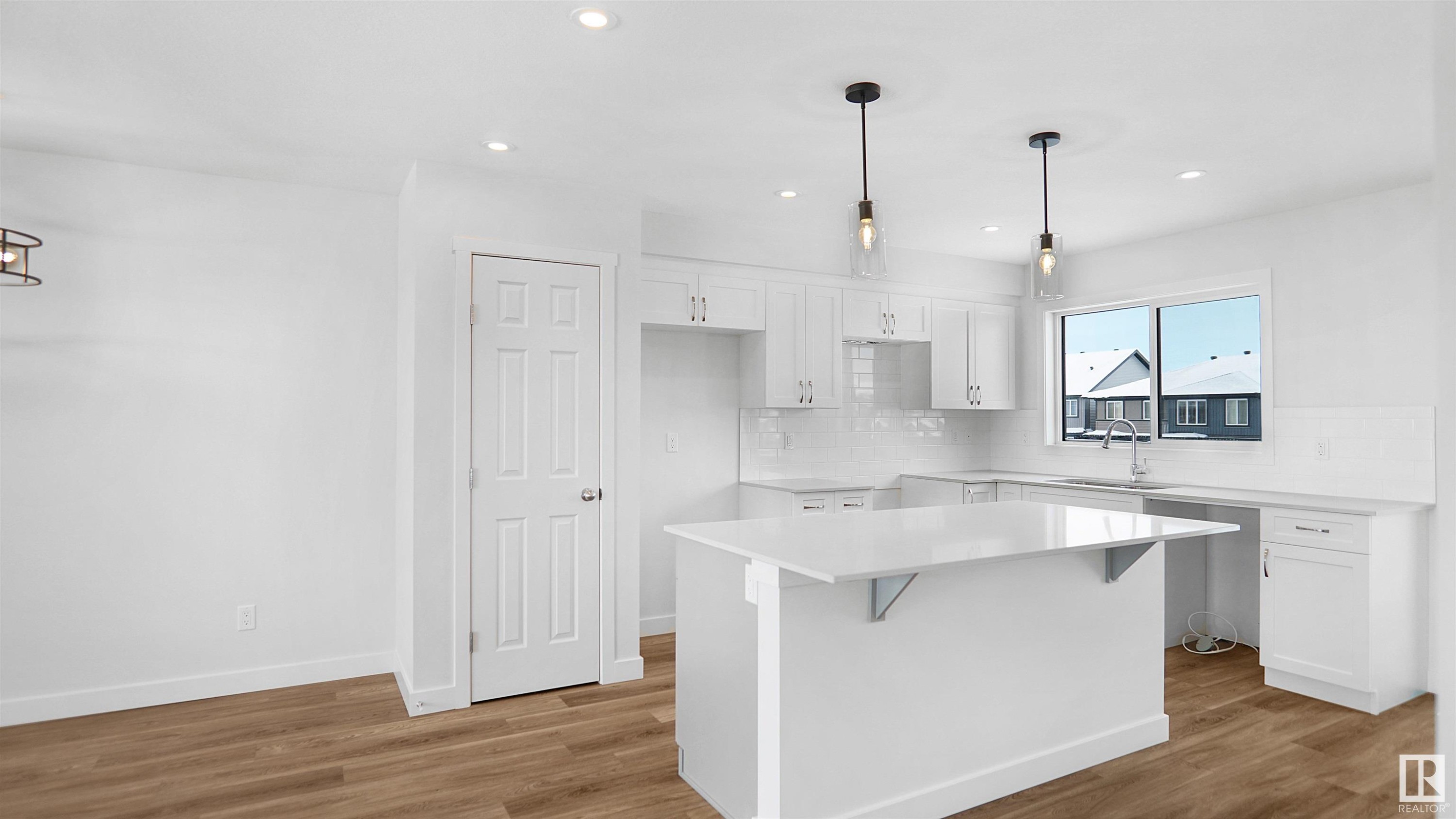 












932 19 Avenue

,
Edmonton,




AB
T6T 1J1

