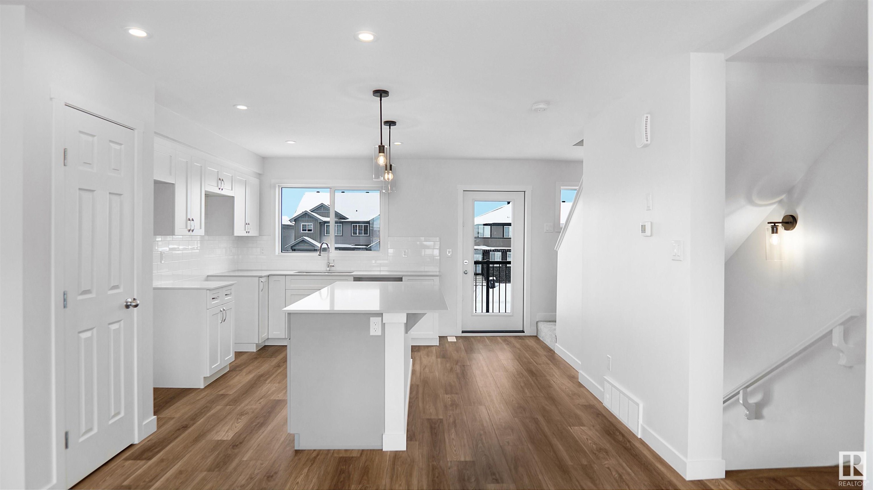 












932 19 Avenue

,
Edmonton,




AB
T6T 1J1


