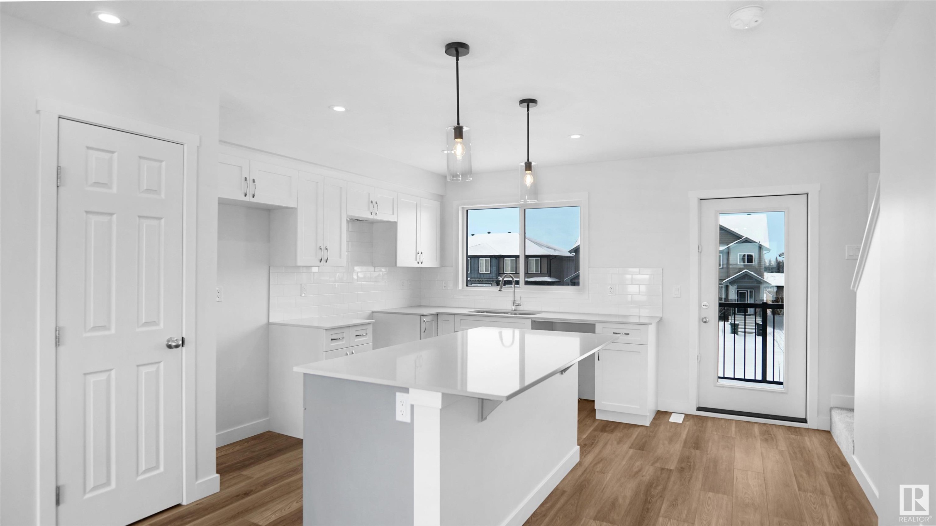 












932 19 Avenue

,
Edmonton,




AB
T6T 1J1

