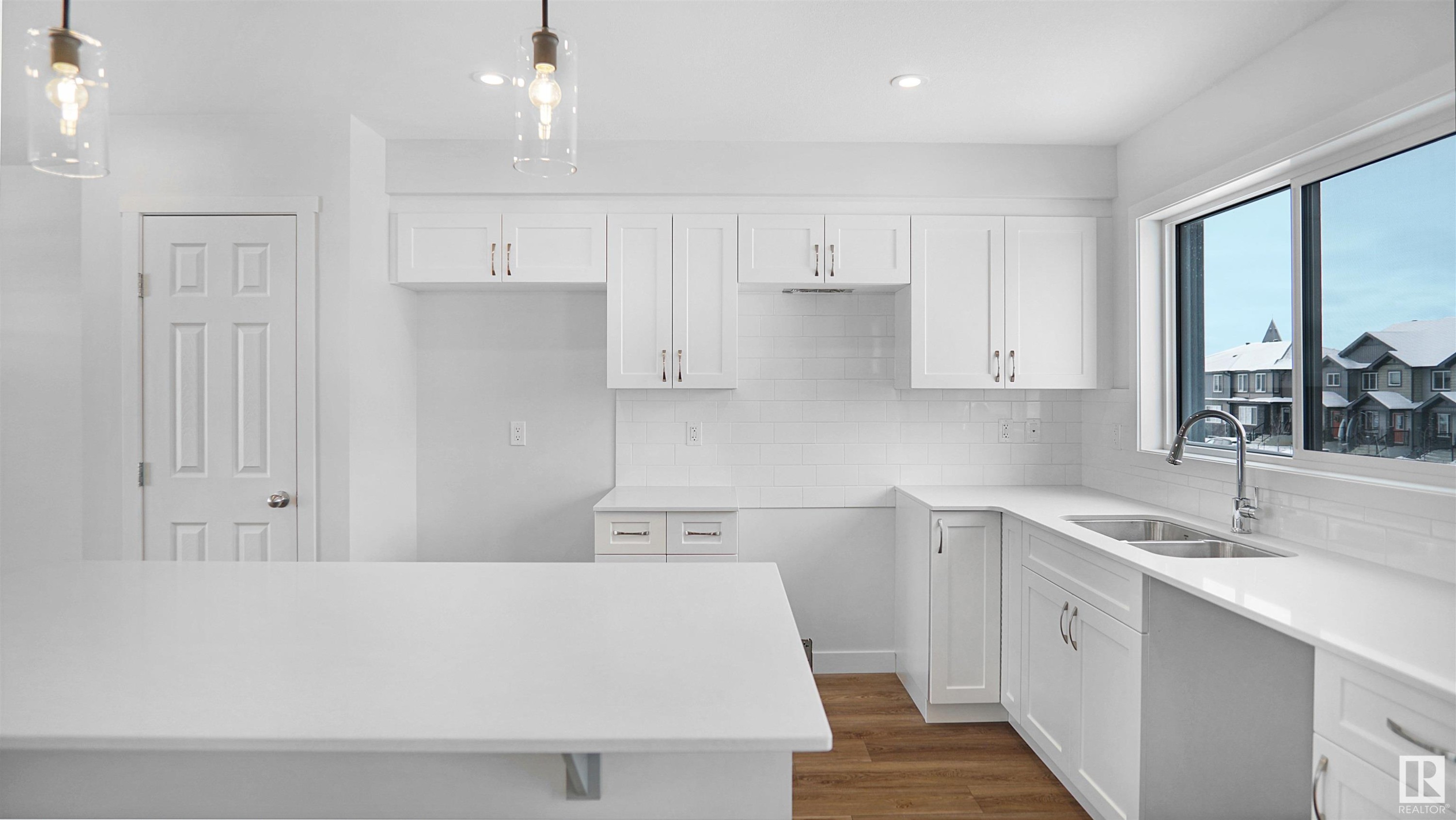 












932 19 Avenue

,
Edmonton,




AB
T6T 1J1

