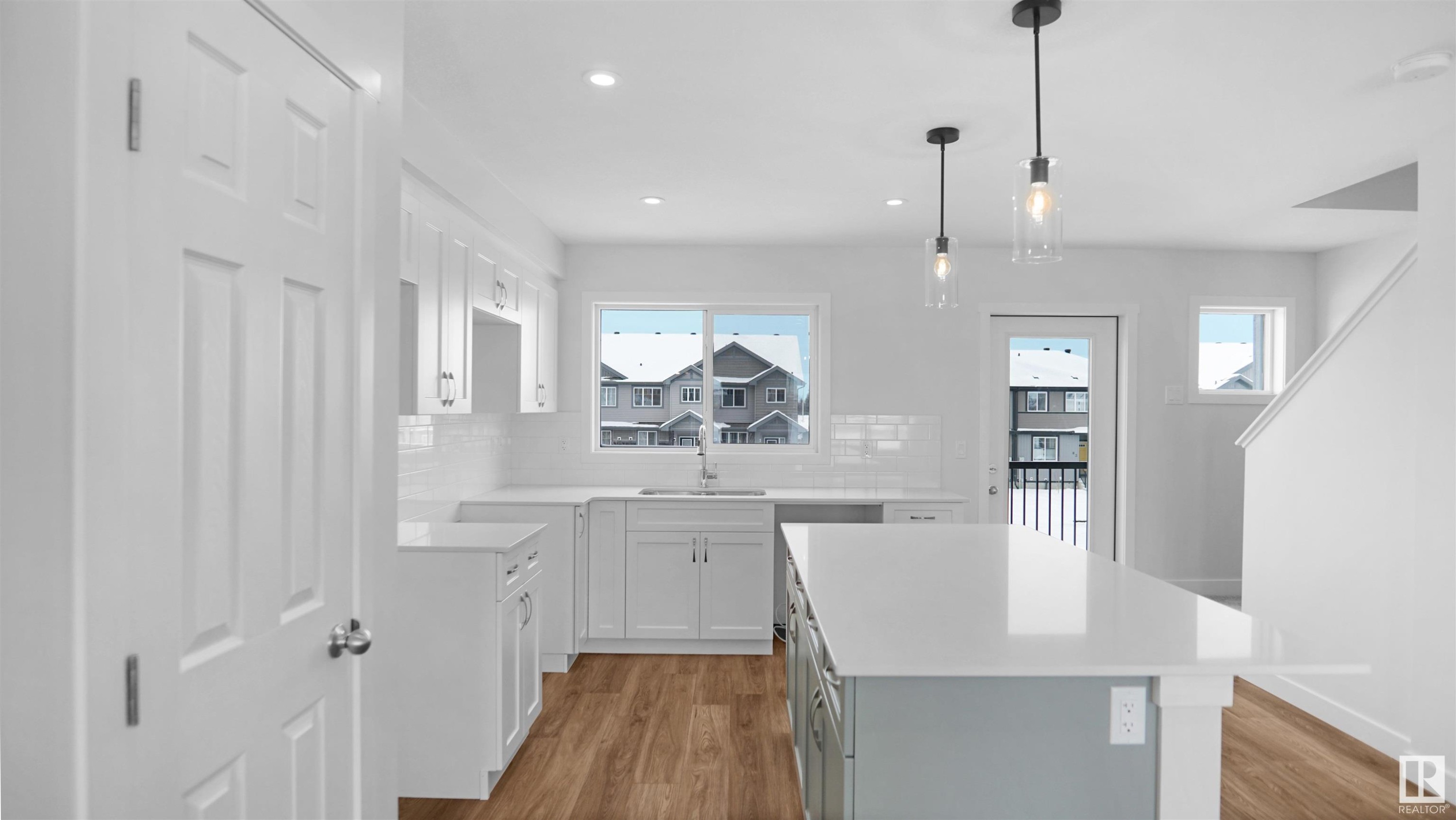 












932 19 Avenue

,
Edmonton,




AB
T6T 1J1

