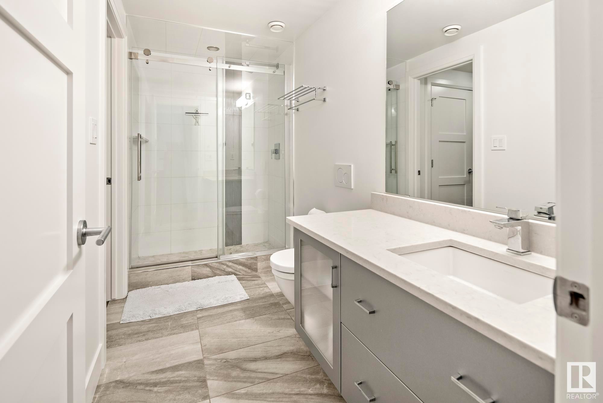 












9303 94 Street

,
Edmonton,




AB
T6C 3V6

