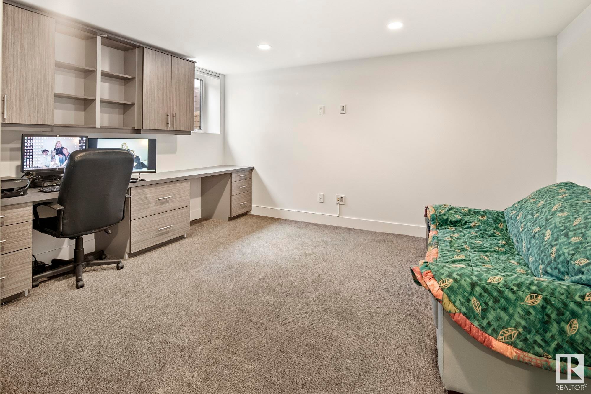 












9303 94 Street

,
Edmonton,




AB
T6C 3V6

