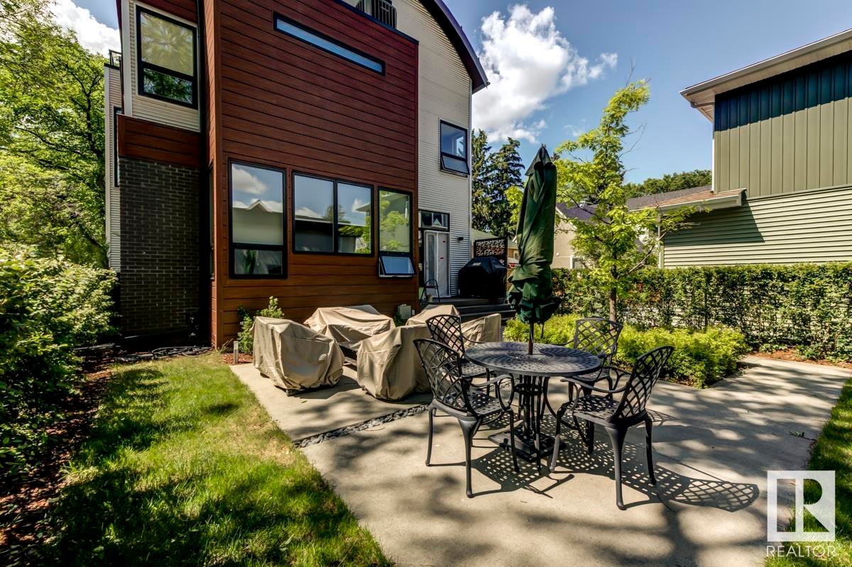 












9303 94 Street

,
Edmonton,




AB
T6C 3V6

