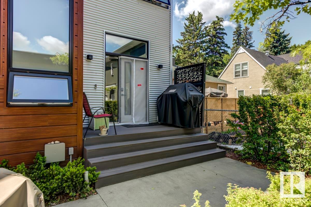












9303 94 Street

,
Edmonton,




AB
T6C 3V6

