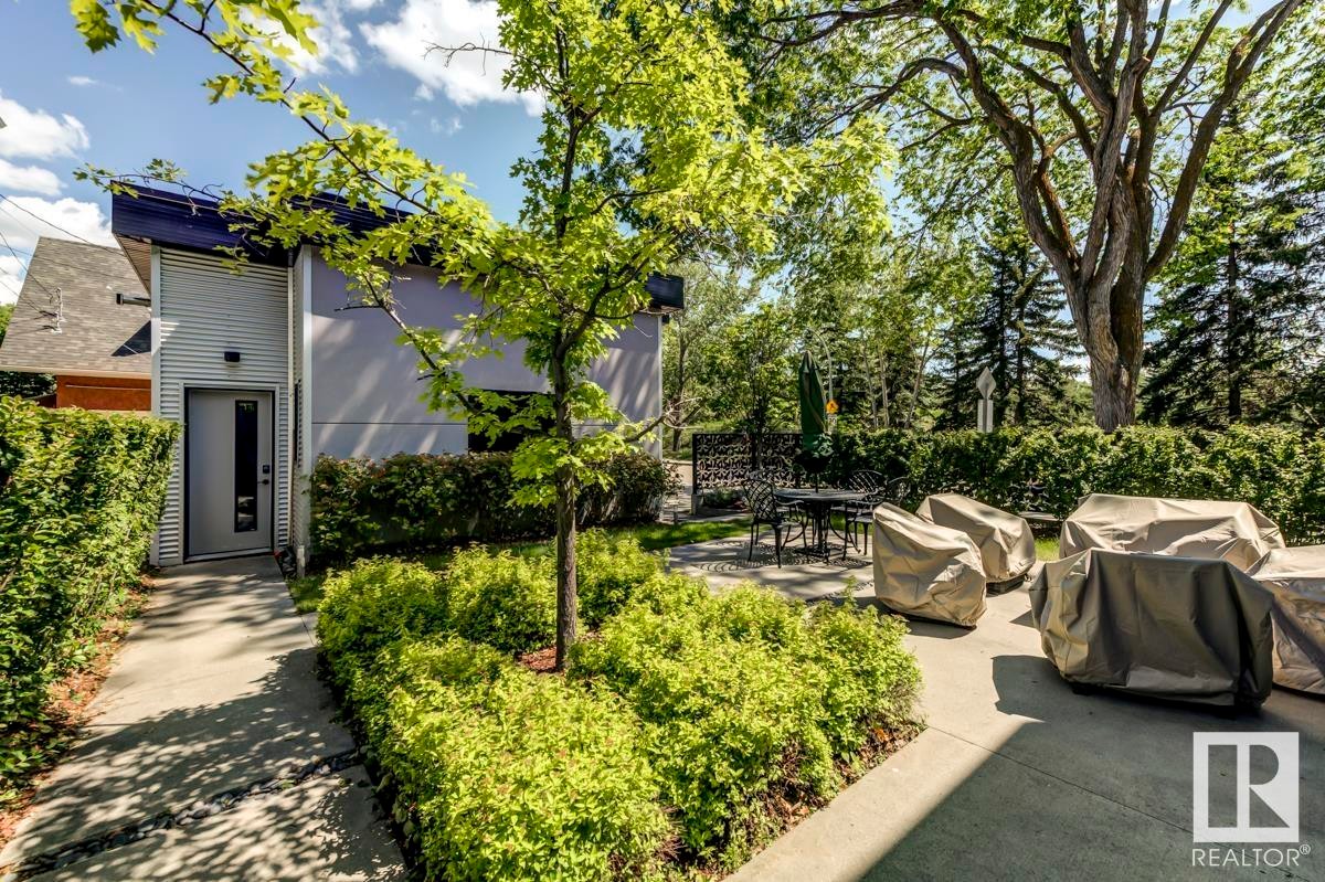 












9303 94 Street

,
Edmonton,




AB
T6C 3V6

