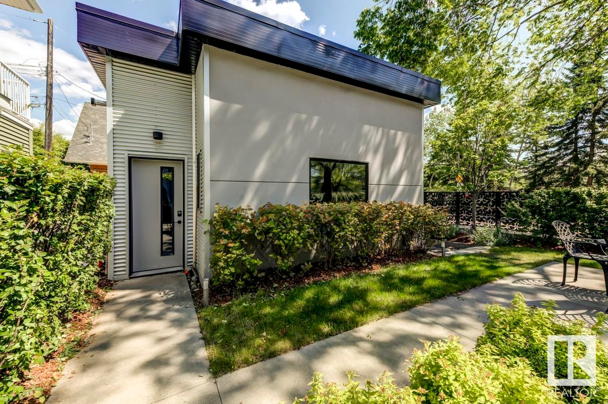 












9303 94 Street

,
Edmonton,




AB
T6C 3V6

