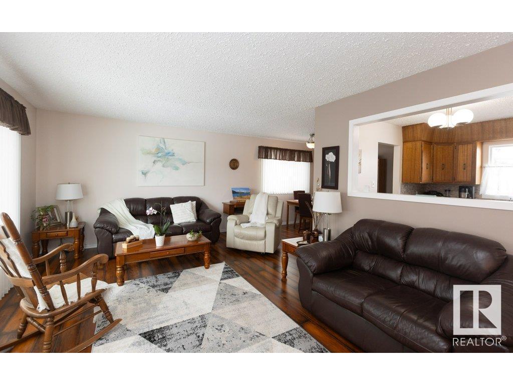 












10516 110 Street

,
Westlock,




AB
T7P 1A2

