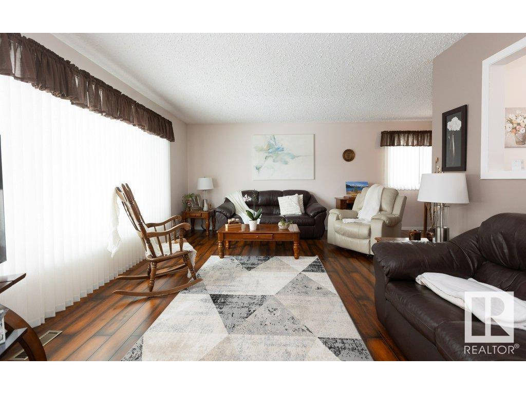 












10516 110 Street

,
Westlock,




AB
T7P 1A2

