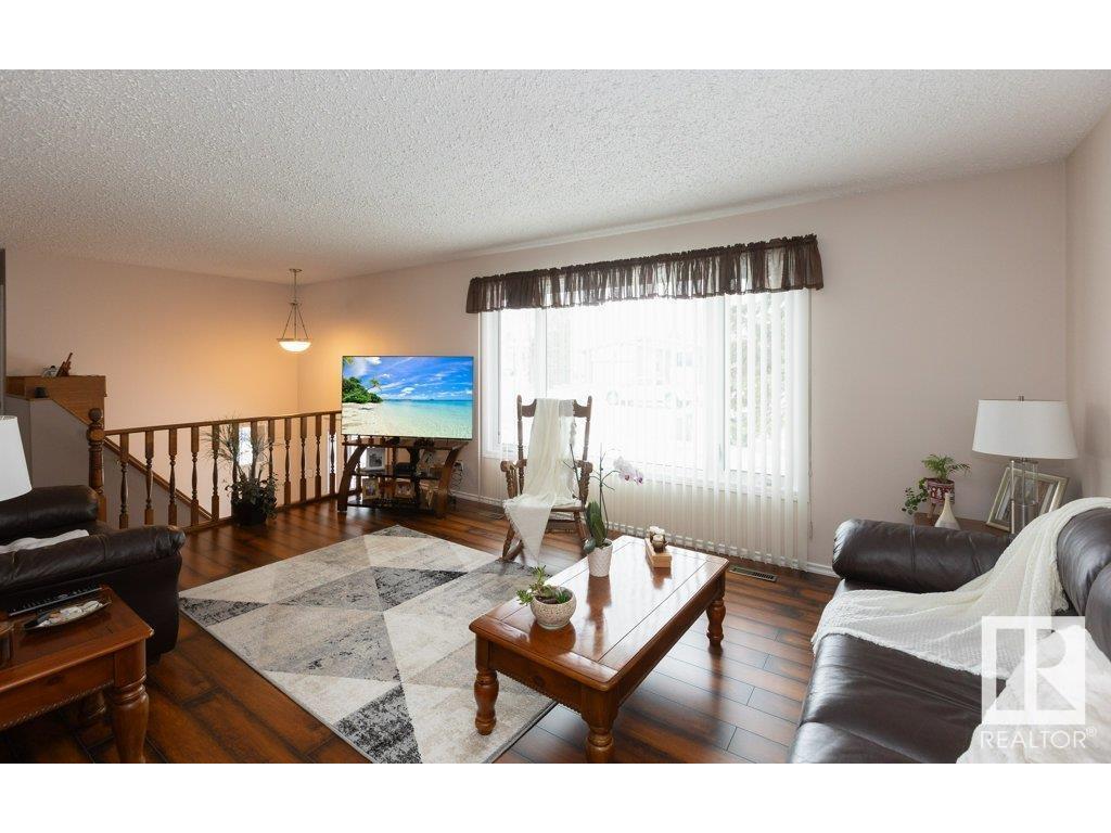 












10516 110 Street

,
Westlock,




AB
T7P 1A2

