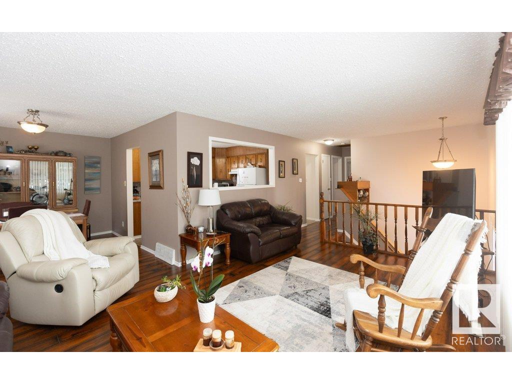 












10516 110 Street

,
Westlock,




AB
T7P 1A2

