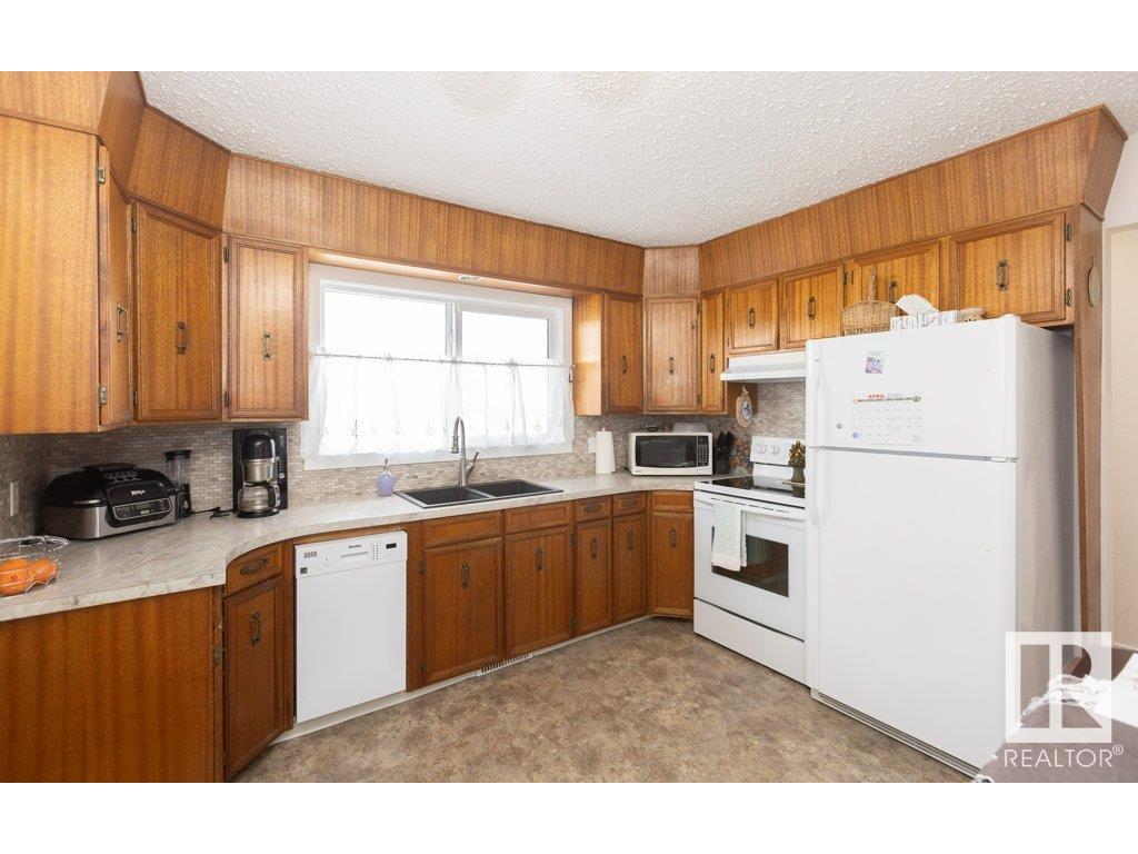 












10516 110 Street

,
Westlock,




AB
T7P 1A2

