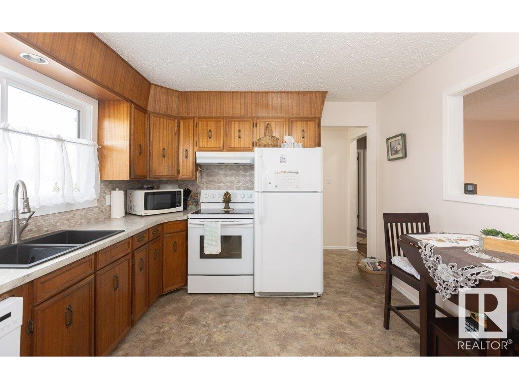 












10516 110 Street

,
Westlock,




AB
T7P 1A2

