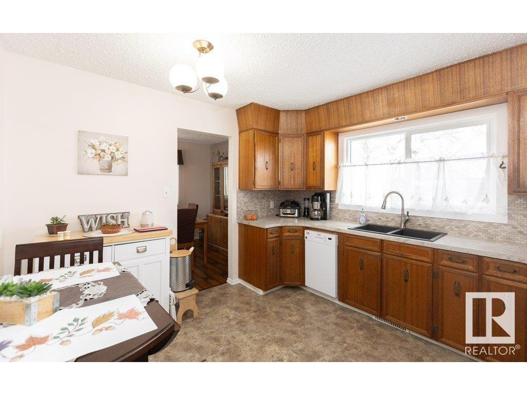 












10516 110 Street

,
Westlock,




AB
T7P 1A2

