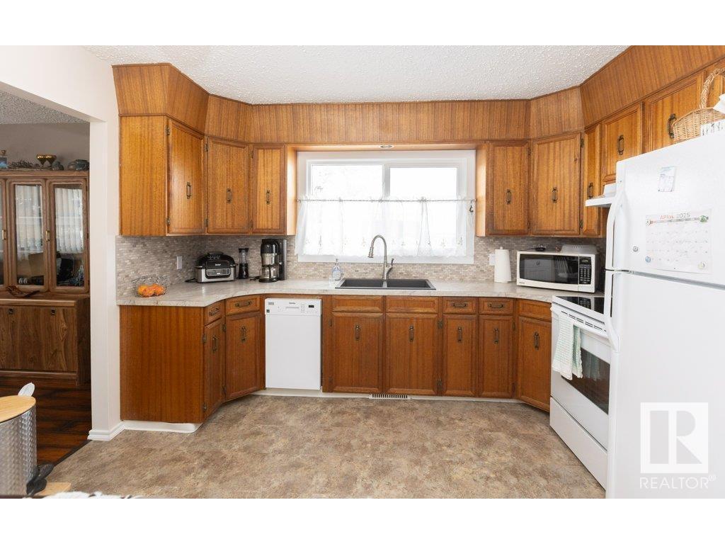 












10516 110 Street

,
Westlock,




AB
T7P 1A2

