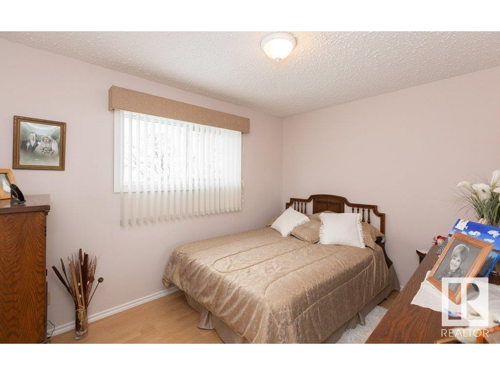 












10516 110 Street

,
Westlock,




AB
T7P 1A2

