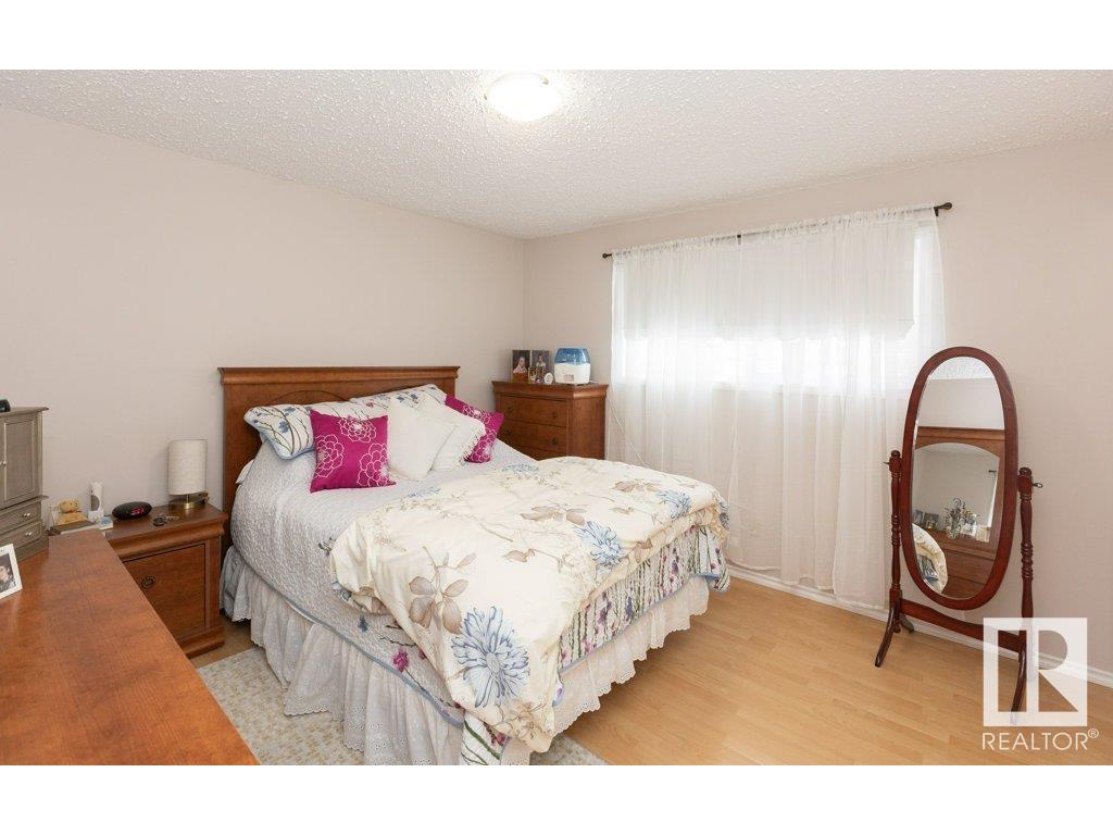 












10516 110 Street

,
Westlock,




AB
T7P 1A2

