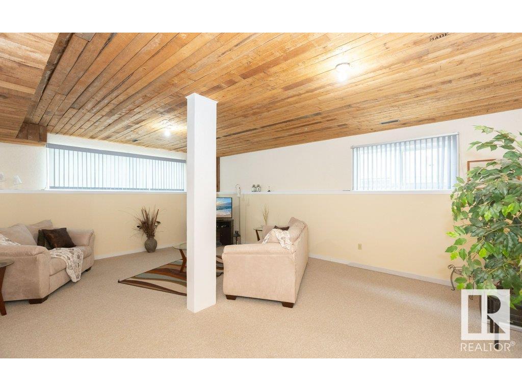 












10516 110 Street

,
Westlock,




AB
T7P 1A2

