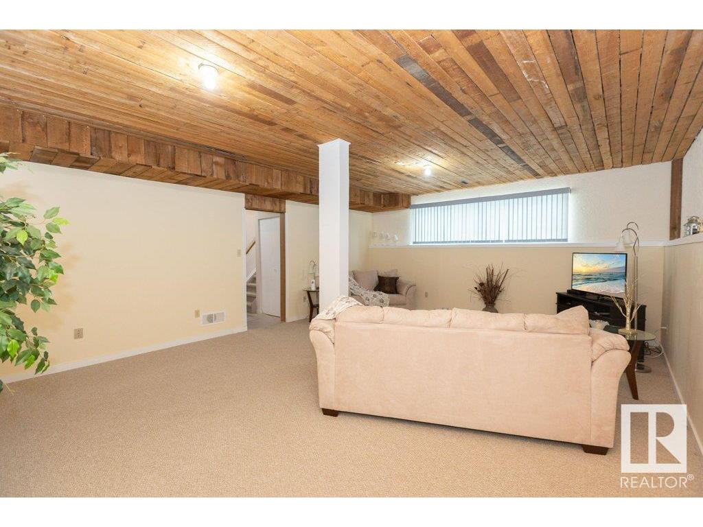 












10516 110 Street

,
Westlock,




AB
T7P 1A2

