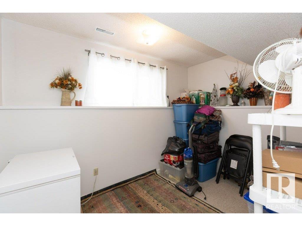 












10516 110 Street

,
Westlock,




AB
T7P 1A2

