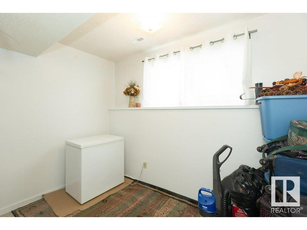 












10516 110 Street

,
Westlock,




AB
T7P 1A2

